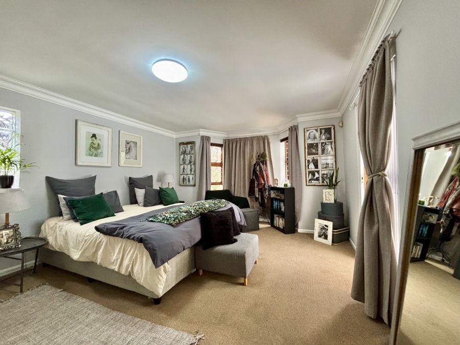 5 Bedroom Property for Sale in Vierlanden Western Cape